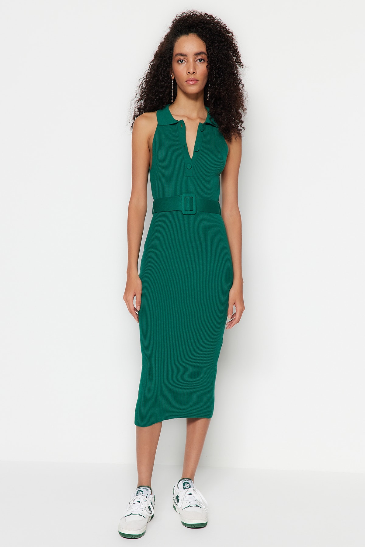 Trendyol verde smarald cu curea, rochie midi tricotaje