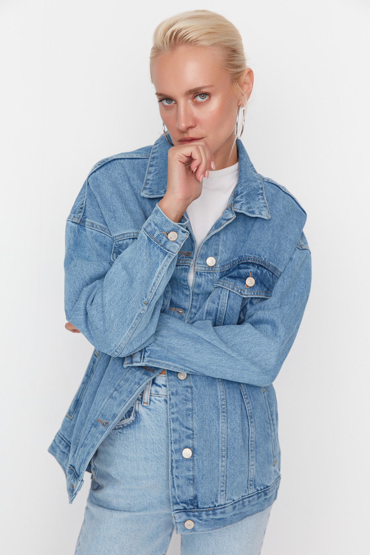 Jachetă Trendyol Blue Oversize Trucker Denim