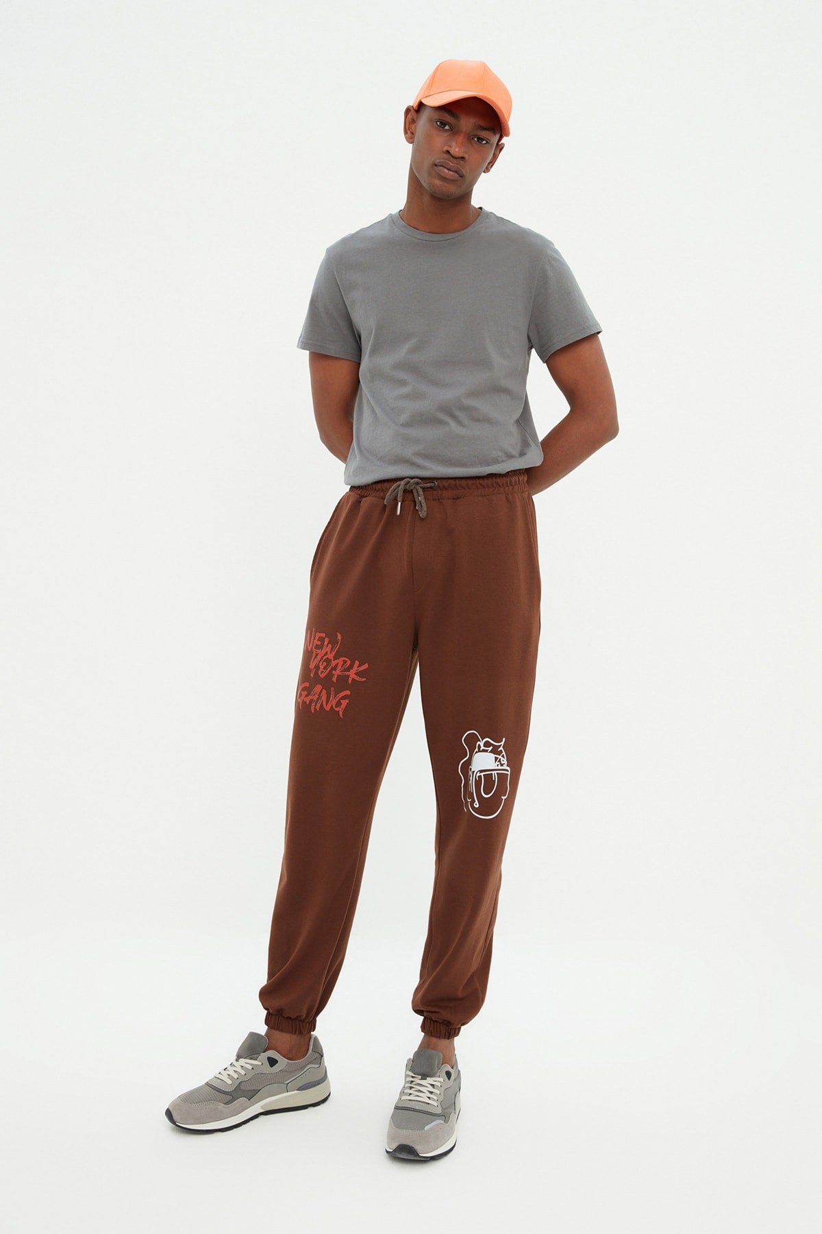 Trendyol Brown Oversize/Wide Cut Letter Printed Jogger Sweatpants with Elastic Legs