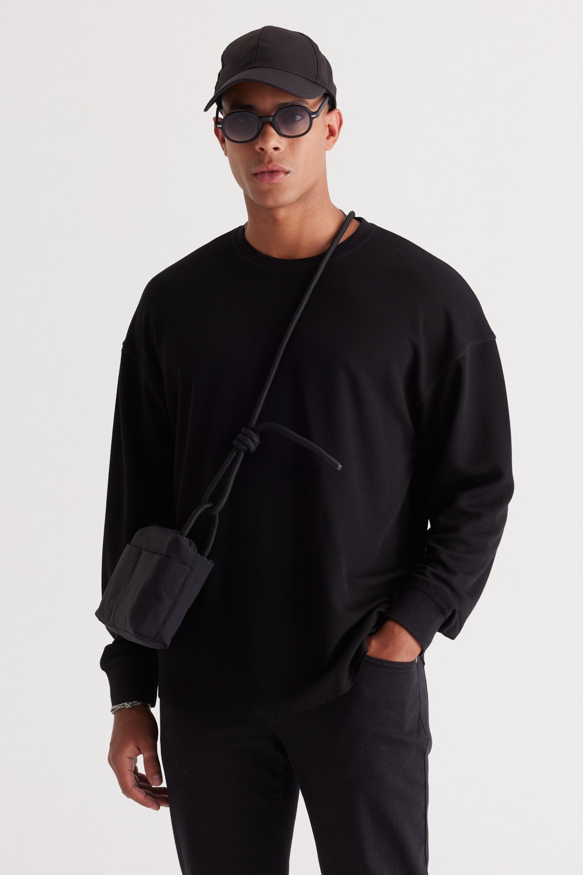 Levně AC&Co / Altınyıldız Classics Men's Black Loose Fit Fleece 3 Thread Crew Neck Jacquard Sweatshirt