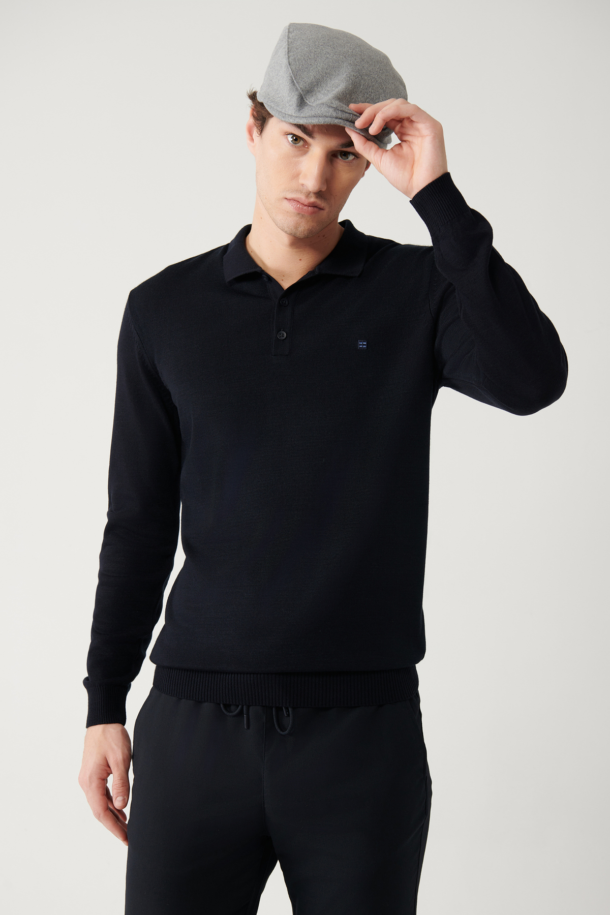 Levně Avva Men's Navy Blue Knitwear Sweater 3-Button Polo Collar Regular Fit