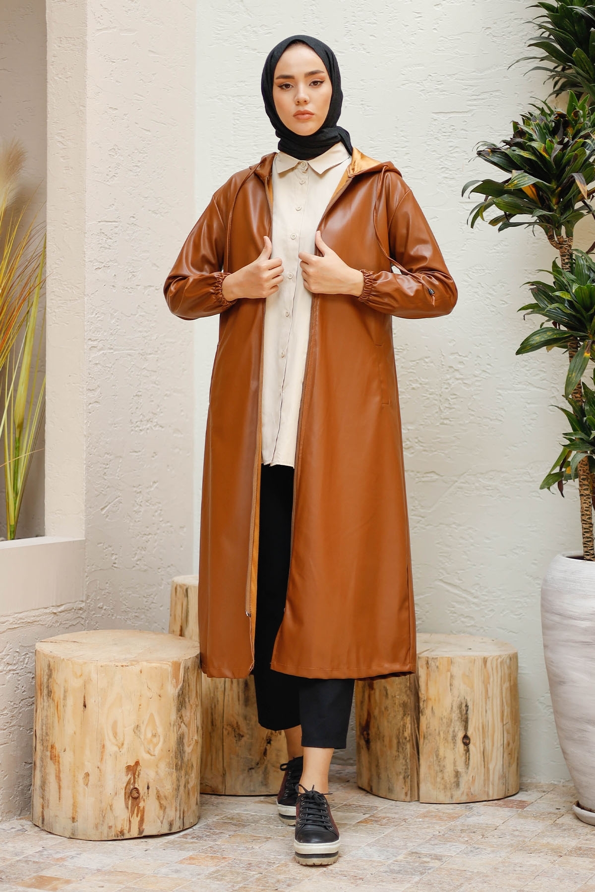 Levně InStyle Hooded Long Leather Cape - Tan