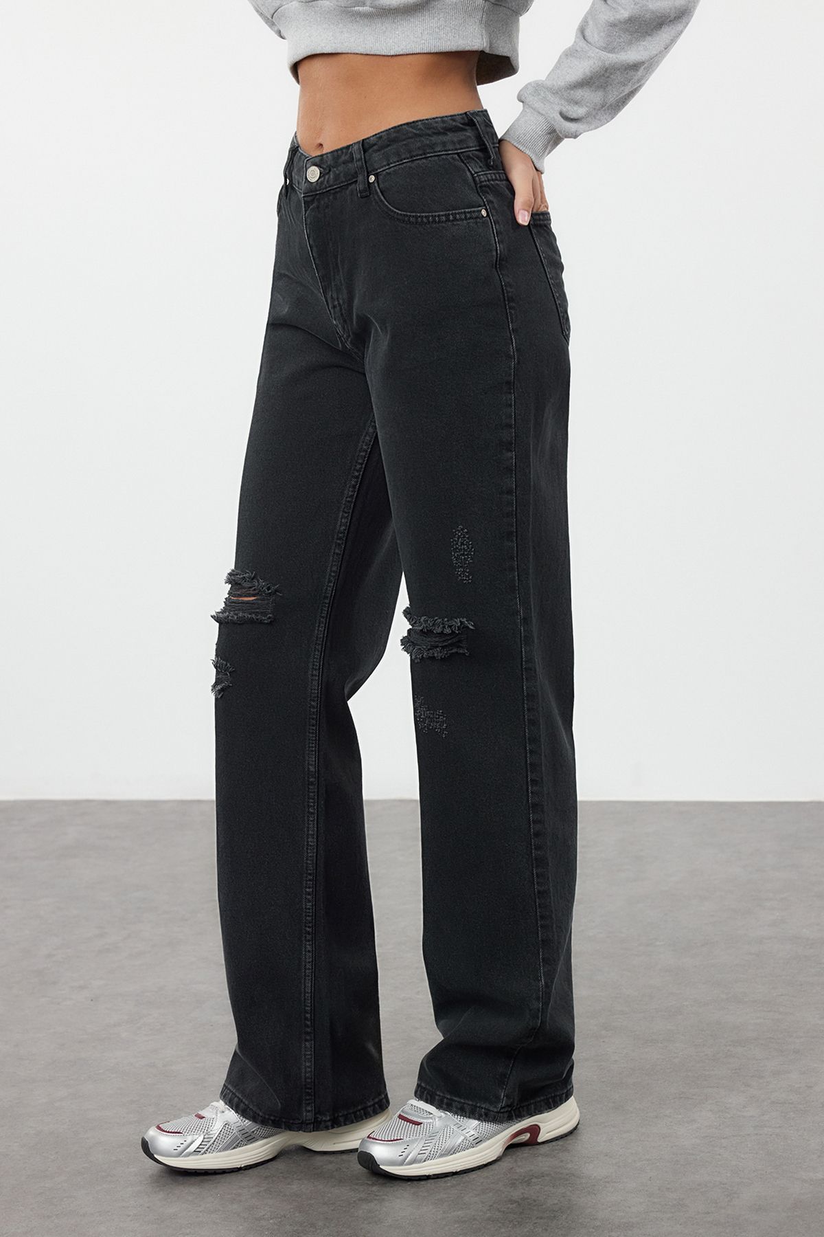 Trendyol Black Faded Effect Vintage Ripped Detail Low Waist Wide Leg Jeans