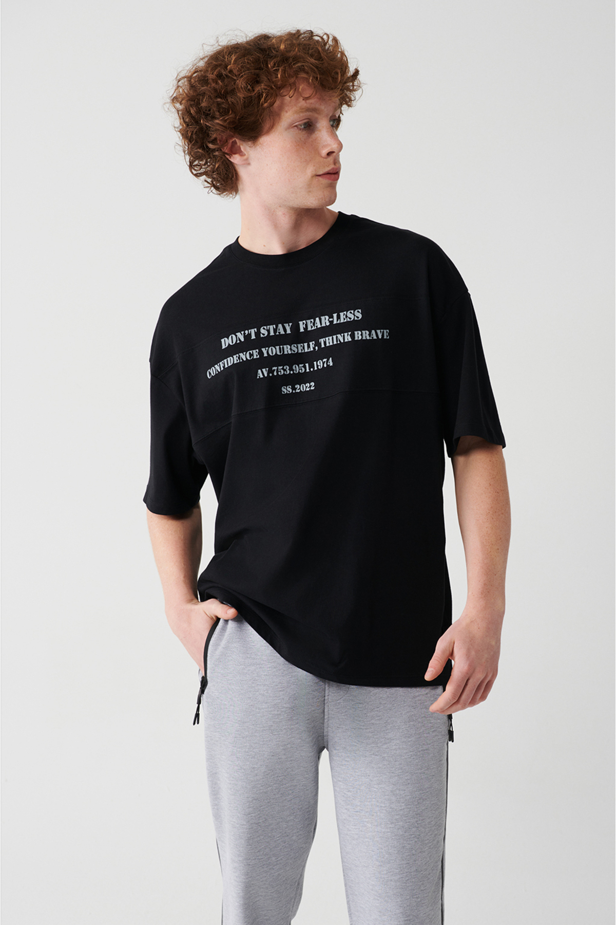 Levně Avva Men's Black Oversize 100% Cotton Crew Neck Text Printed T-Shirt