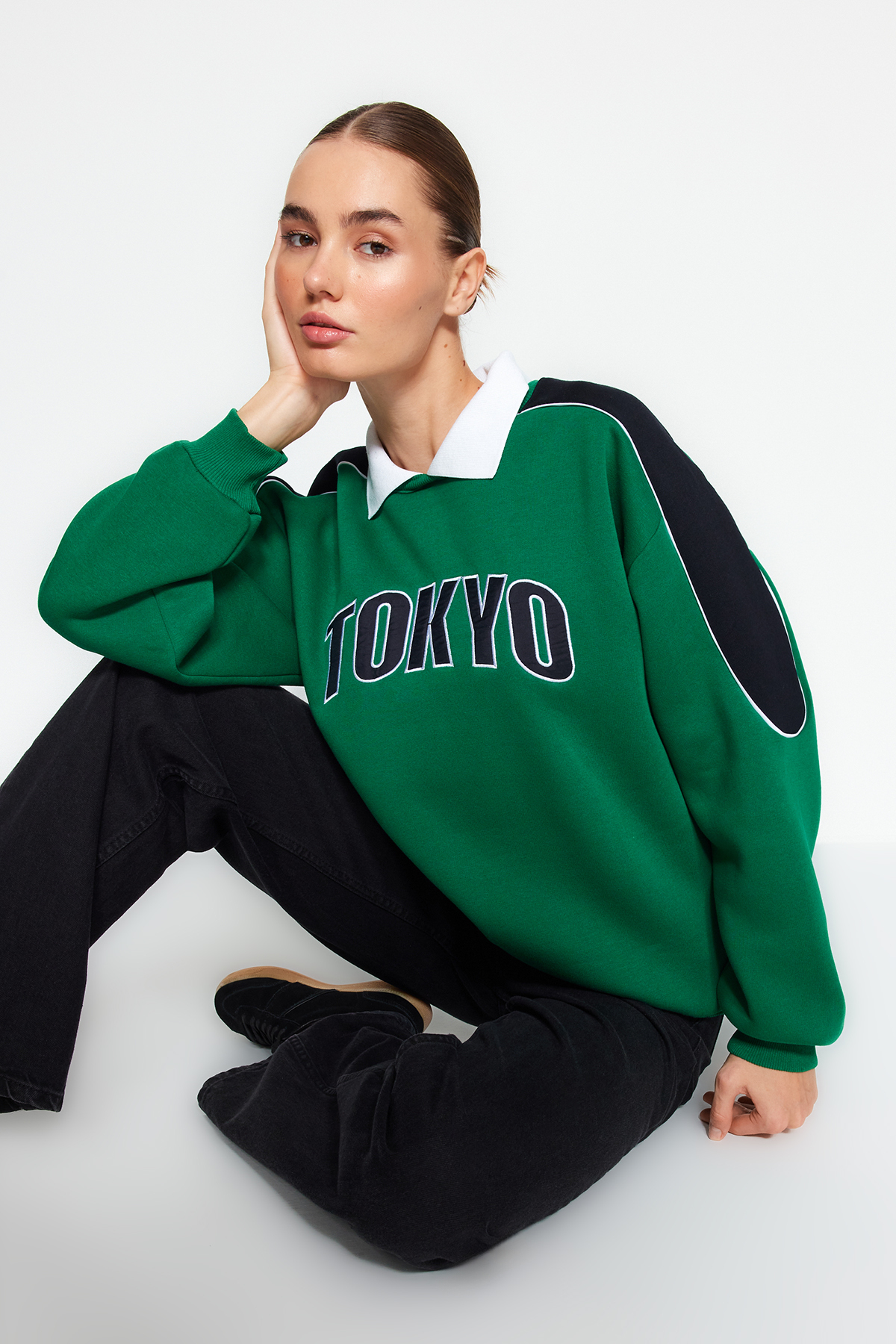 Levně Trendyol Green Thick Fleece Inside Color Block Polo Collar Regular/Regular Knitted Sweatshirt