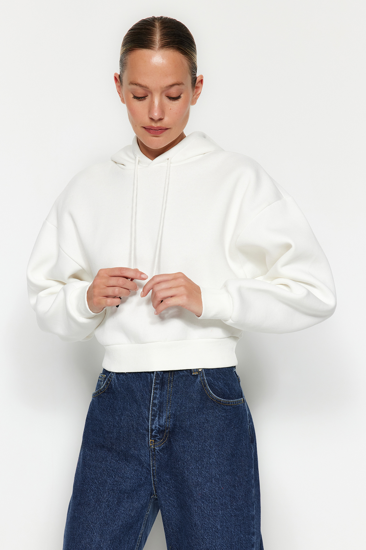 Levně Trendyol Thick Ecru, Fleece Inside, Hoodie. Relaxed-Cut Crop Basic Knitted Sweatshirt