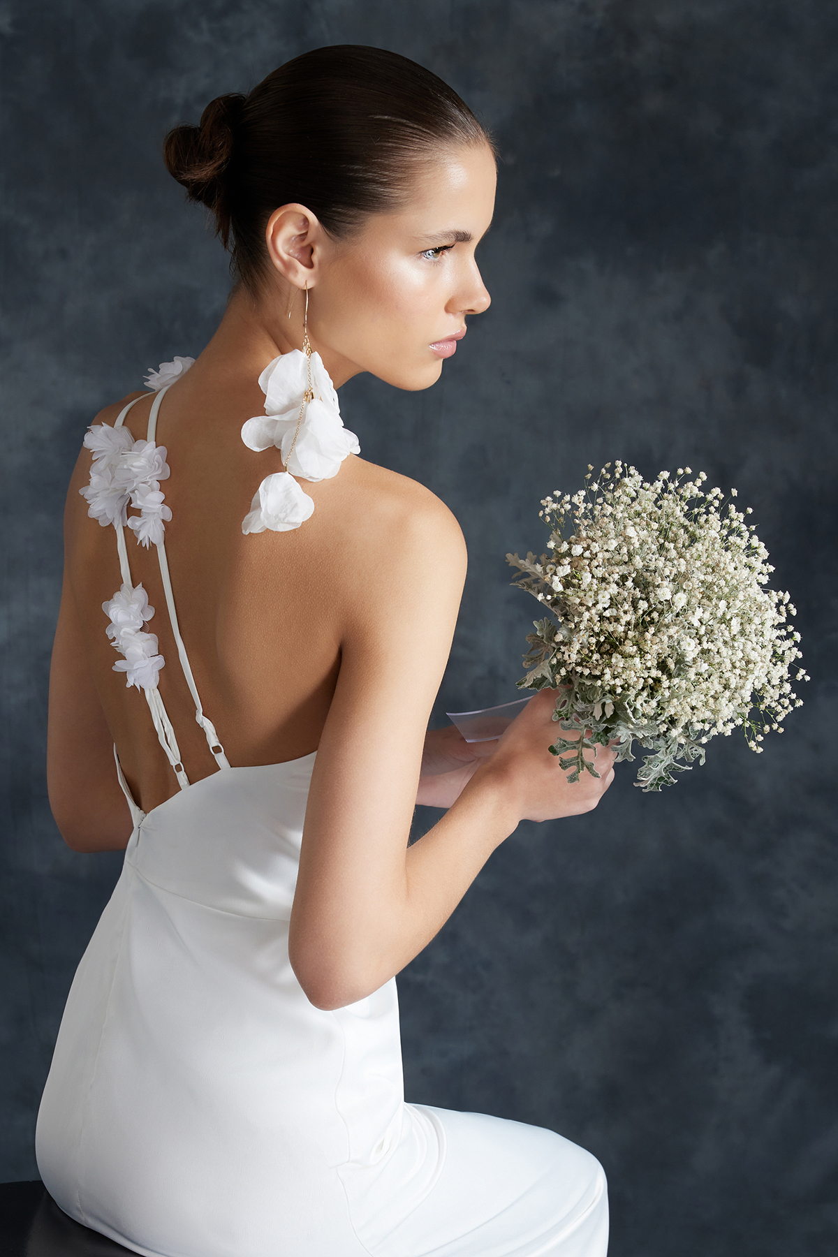 Levně Trendyol Bridal White Satin Rose Detailed Wedding/Wedding Long Evening Dress