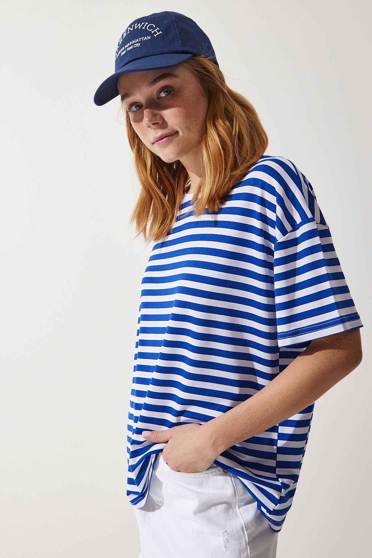 Levně Happiness İstanbul Women's Blue Crew Neck Striped Oversize Knitted T-Shirt