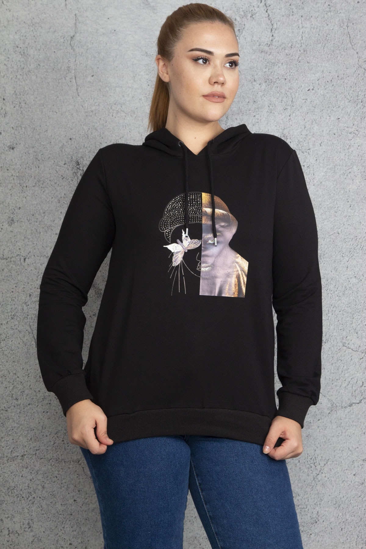 Levně Şans Women's Plus Size Black Front Print And Stone Detail Hooded Sweatshirt