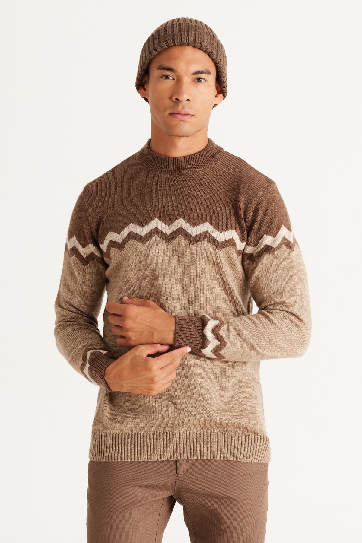 Levně AC&Co / Altınyıldız Classics Men's Brown-beige Standard Fit Regular Cut Half Turtleneck Zigzag Pattern Knitwear Sweater.
