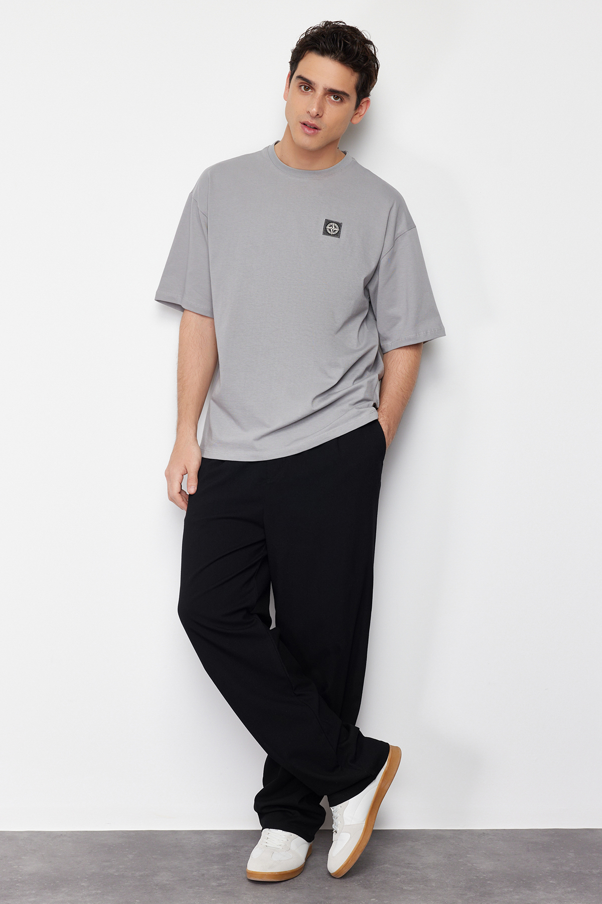 Levně Trendyol Gray Oversize Compass Label 100% Cotton T-Shirt