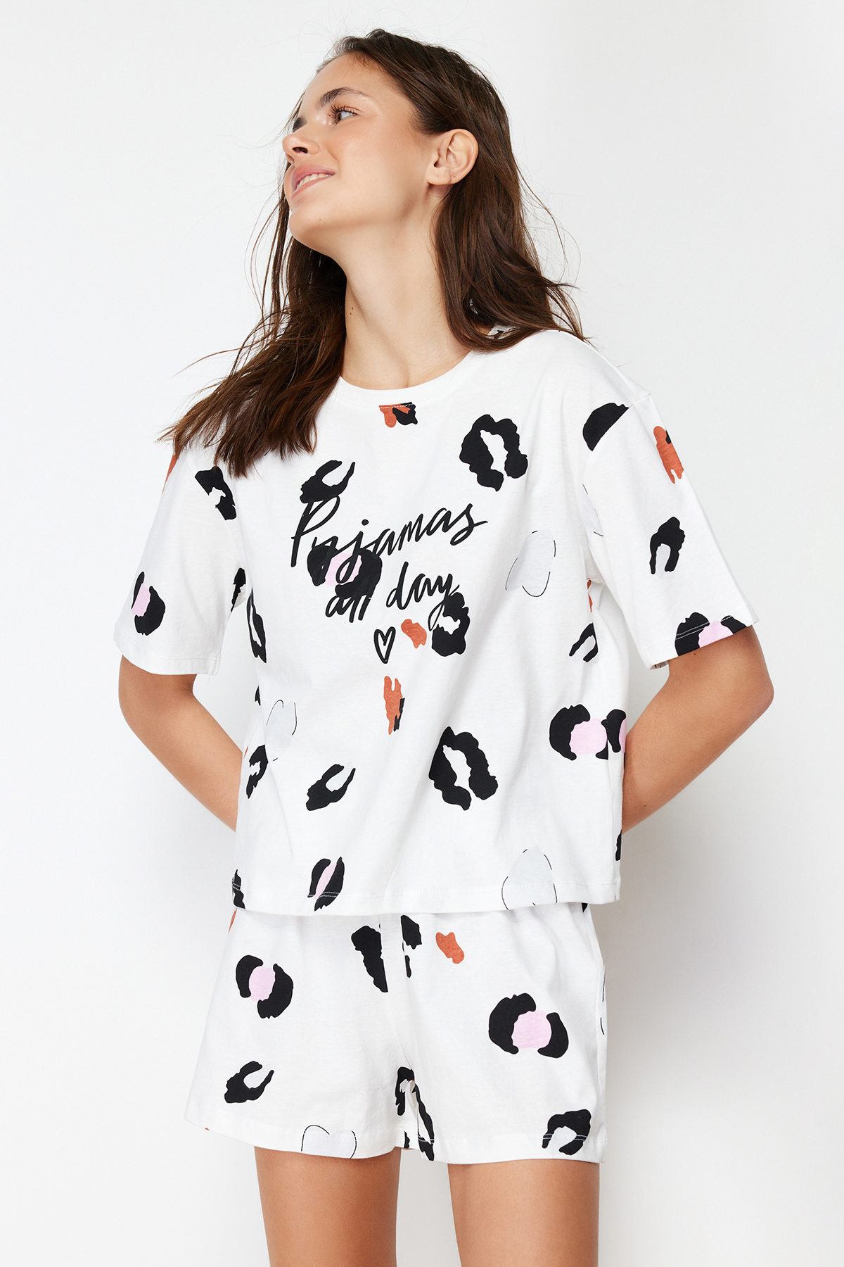Levně Trendyol White-Multicolor 100% Cotton Leopard Patterned Slogan Knitted Pajamas Set
