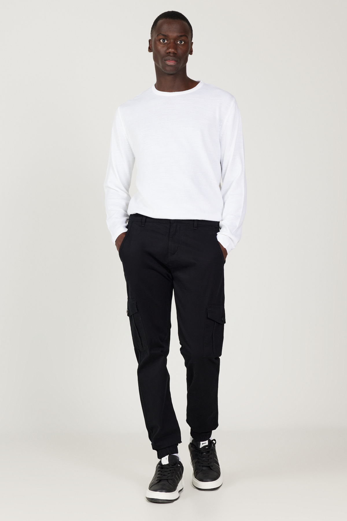 Levně AC&Co / Altınyıldız Classics Men's Black Slim Fit Slim Fit Cargo Pocket Cotton Flexible Trousers