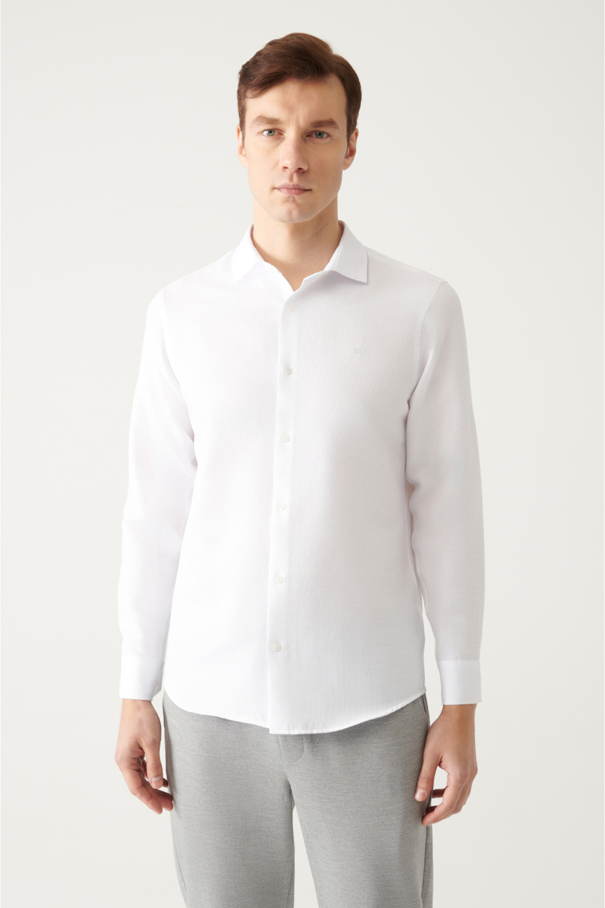Avva Men's White Easy-to-Iron Classic Collar Embossed Cotton Slim Fit Slim Fit Shirt