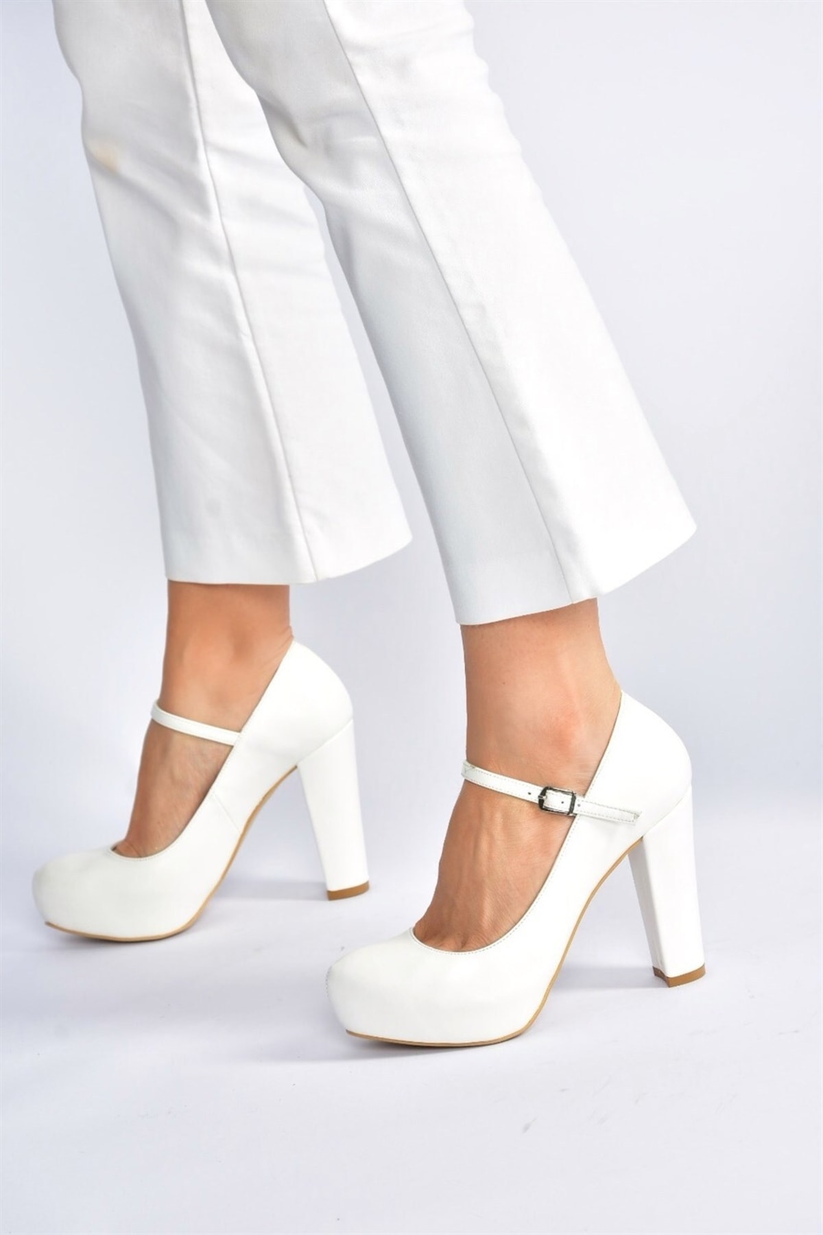 Levně Fox Shoes Women's White Platform Heeled Evening Shoes