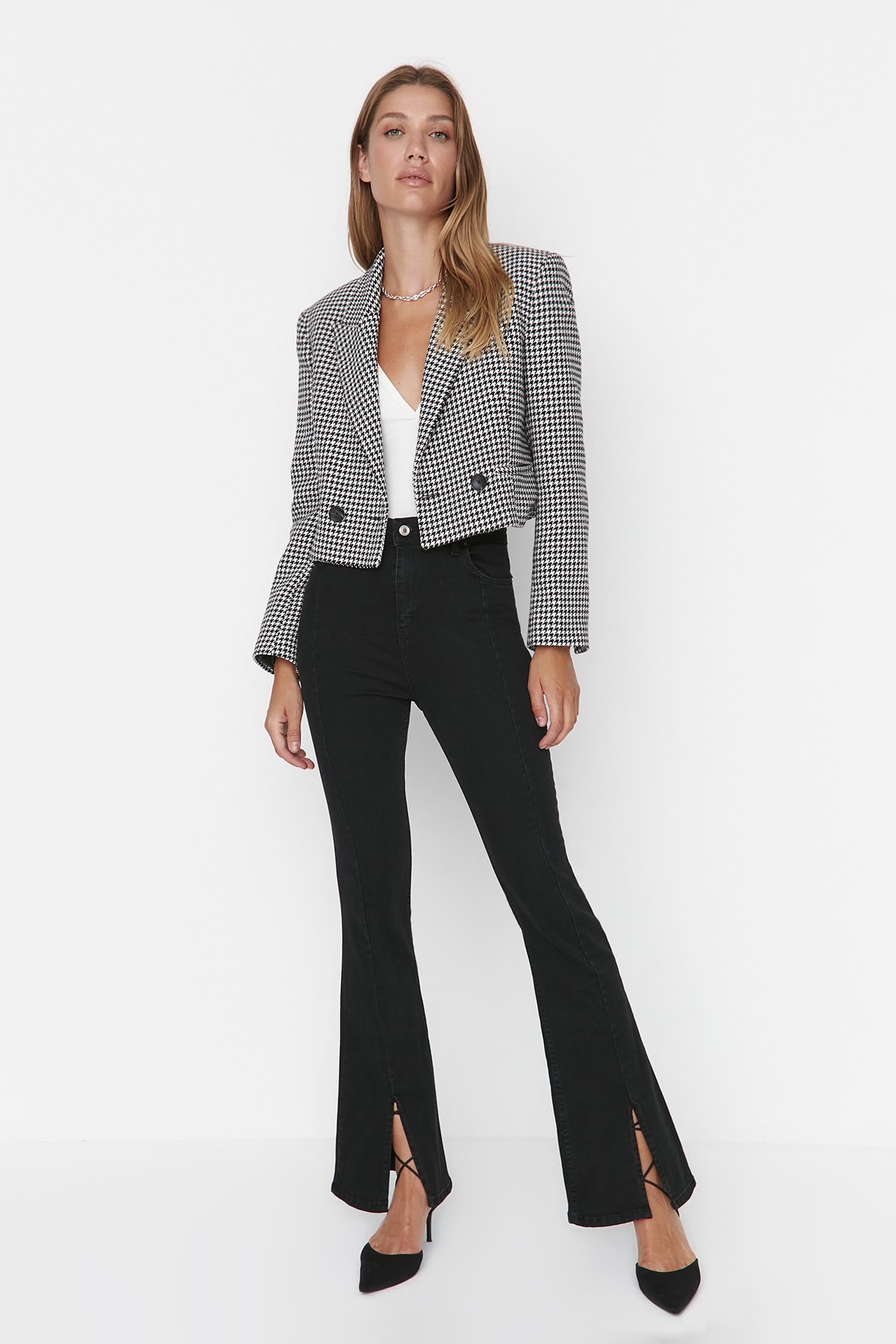 trendyol-black-stitch-detailed-slit-high-waist-flare-jeans