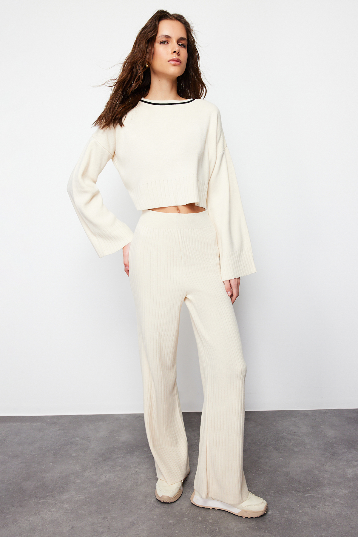 Levně Trendyol Color Blocked Knitwear Top and Bottom Set with Stone Piping Detail