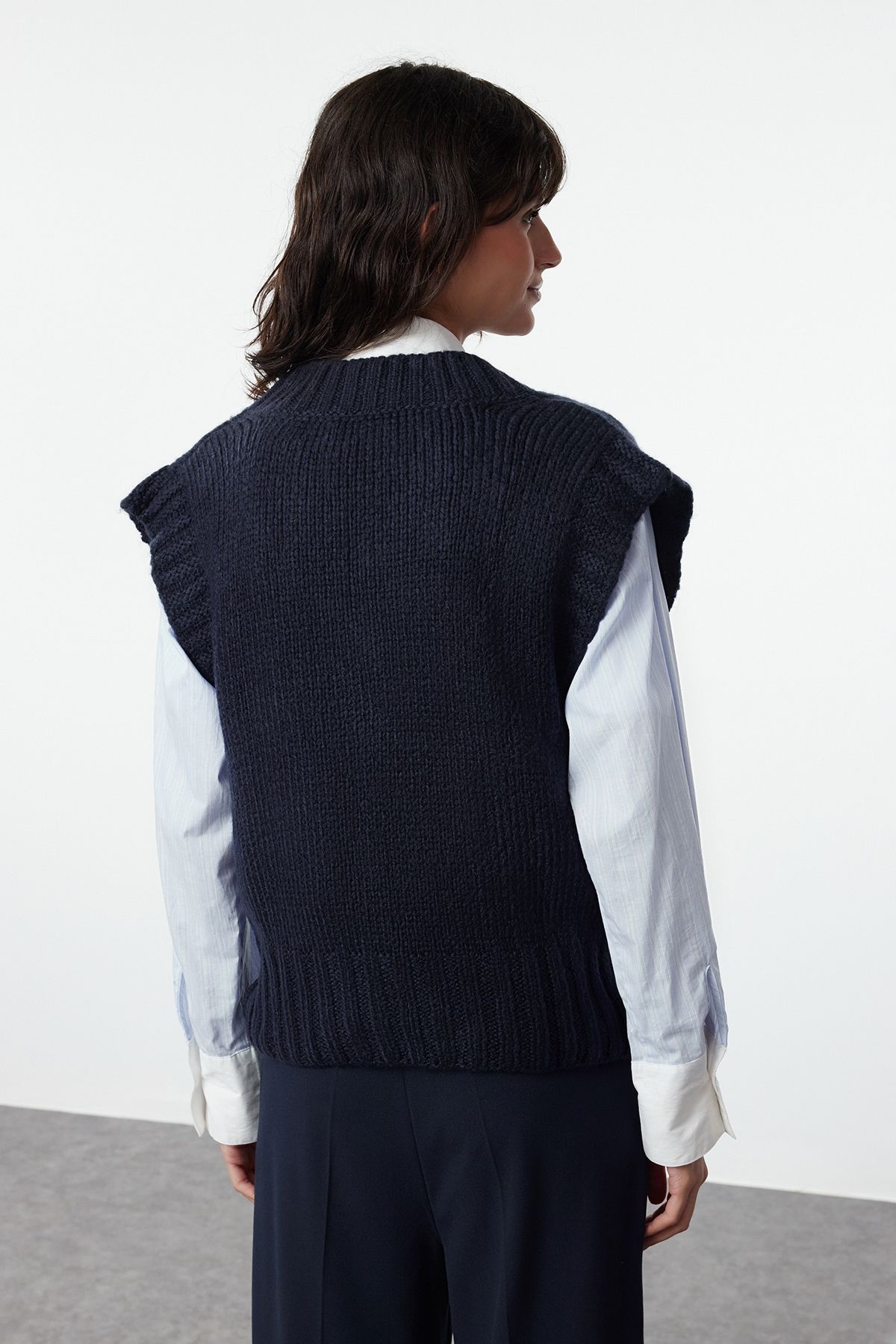 Trendyol Navy Blue Crop Soft Texture Knit Sweater