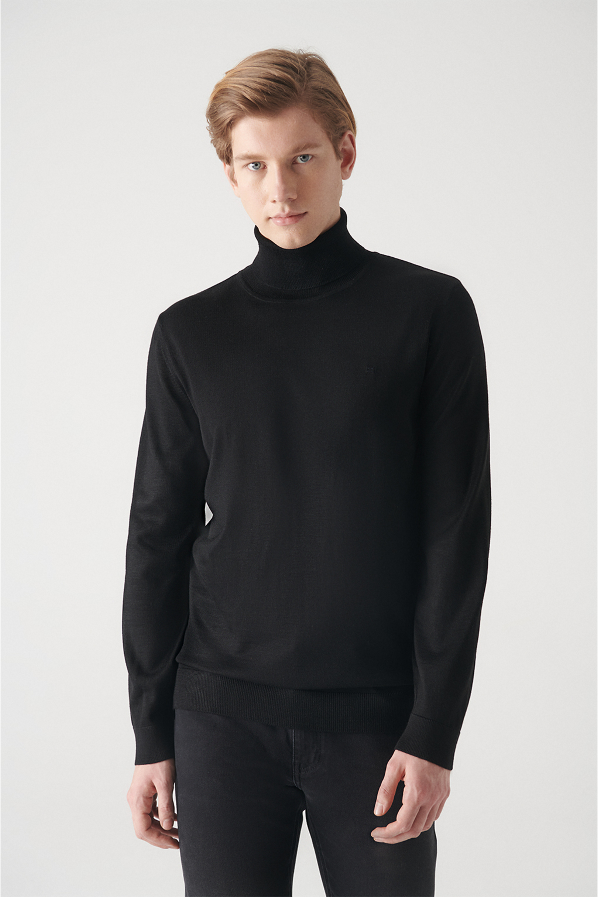 Levně Avva Men's Black Full Turtleneck Wool Blended Regular Fit Knitwear Sweater
