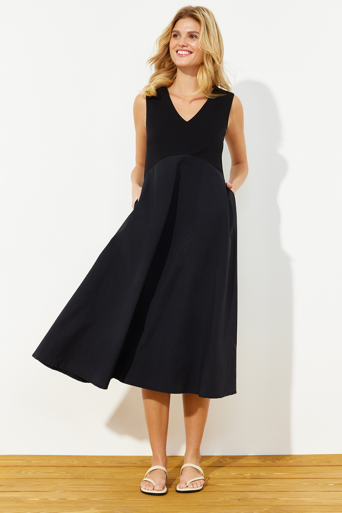 Levně Trendyol Black Waist Midi Fabric Mixed Woven Maxi Dress