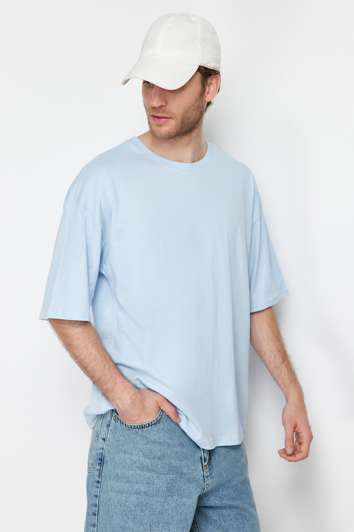 Levně Trendyol Light Blue Oversize/Wide-Fit Basic 100% Cotton T-Shirt