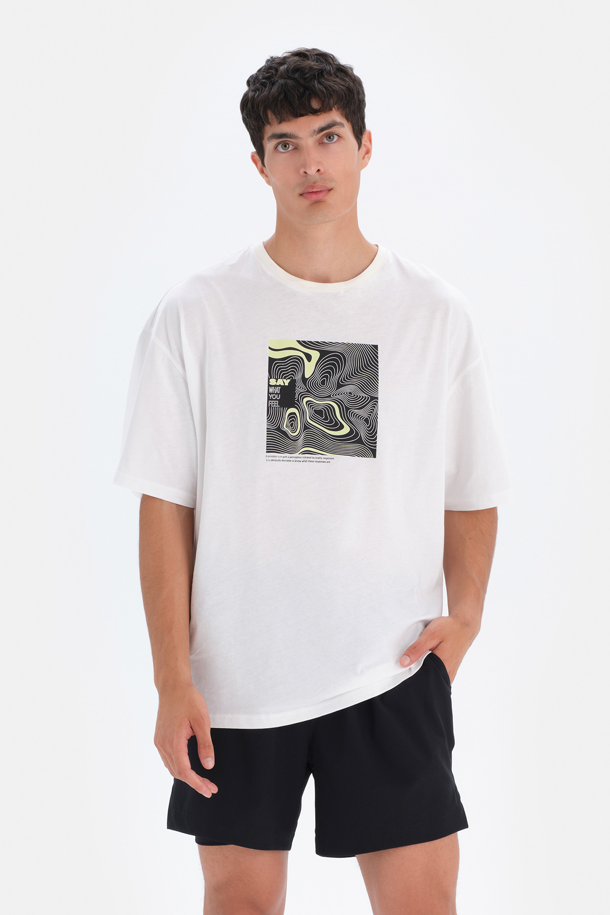 Dagi Off-White Men's T-Shirt with Front Print Detail