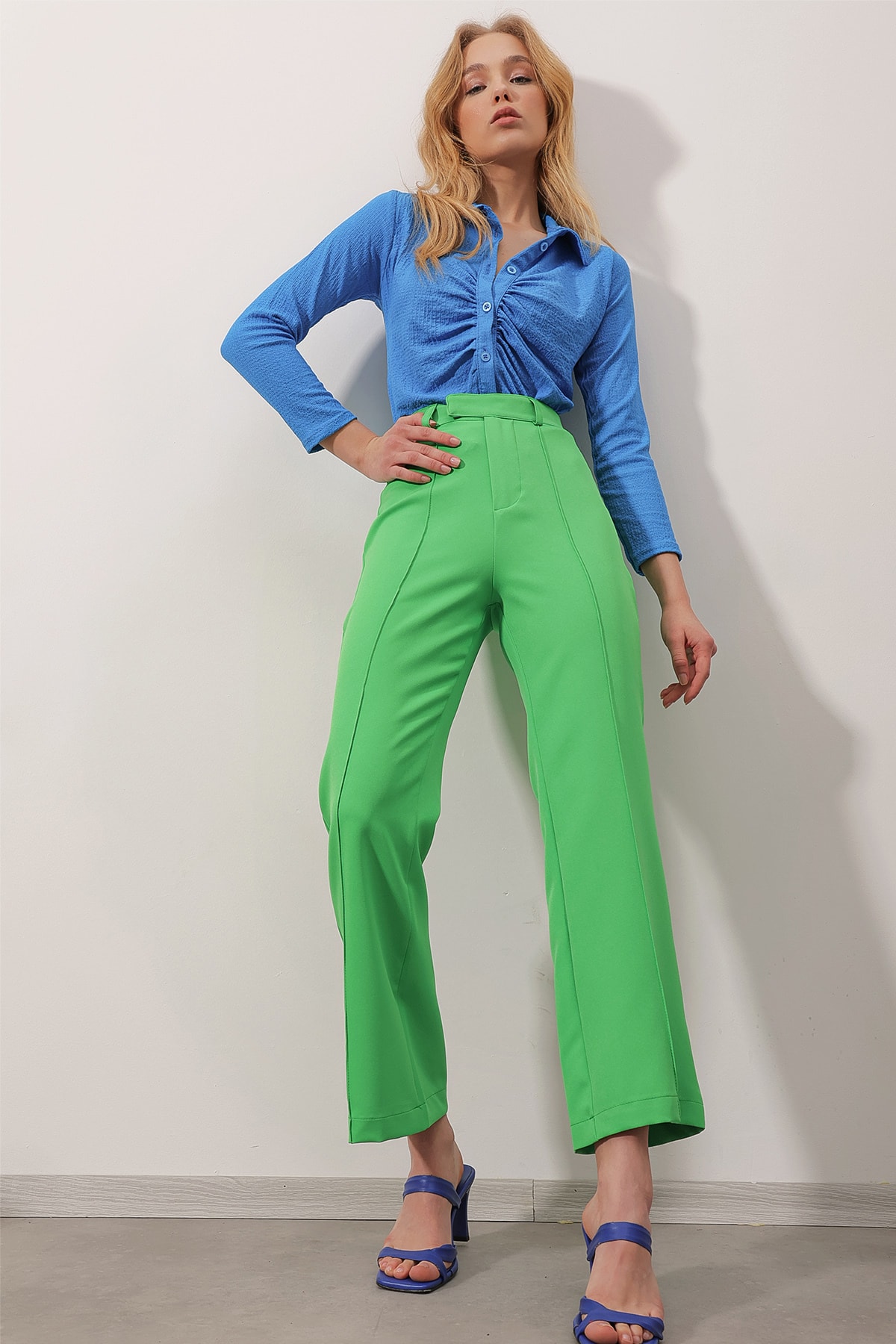 Trend Alaçatı Stili Women's Green Front Stitched Dart Woven Trousers