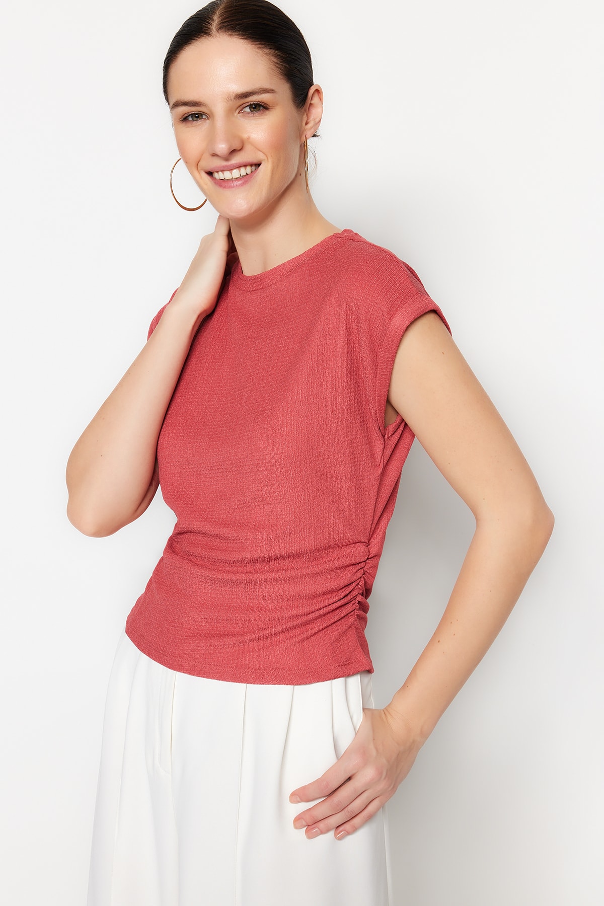 Levně Trendyol Basic Crew Neck Ruffled Knitted Blouse with Dusty Rose Gather Detail