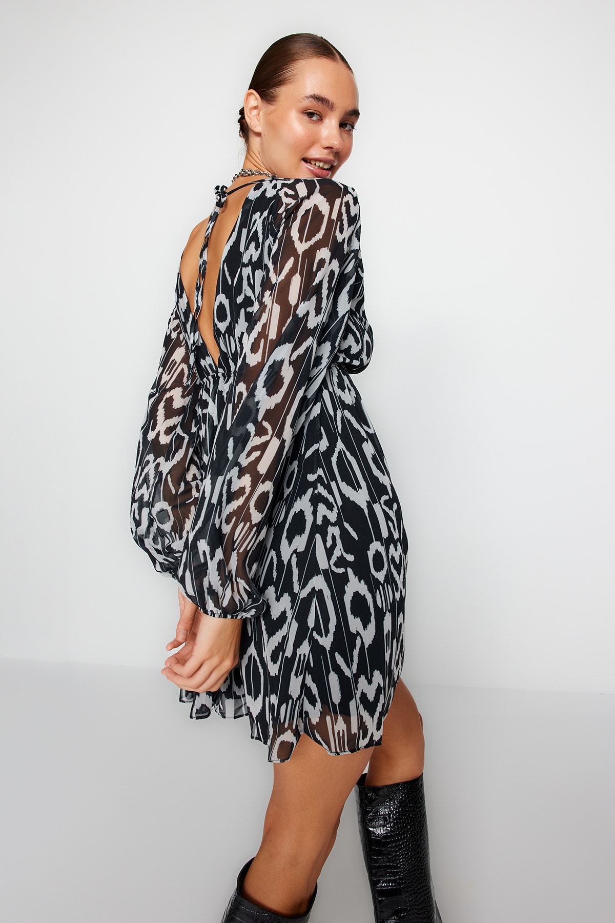 Rochie țesută țesută Trendyol Black V-Neck Model