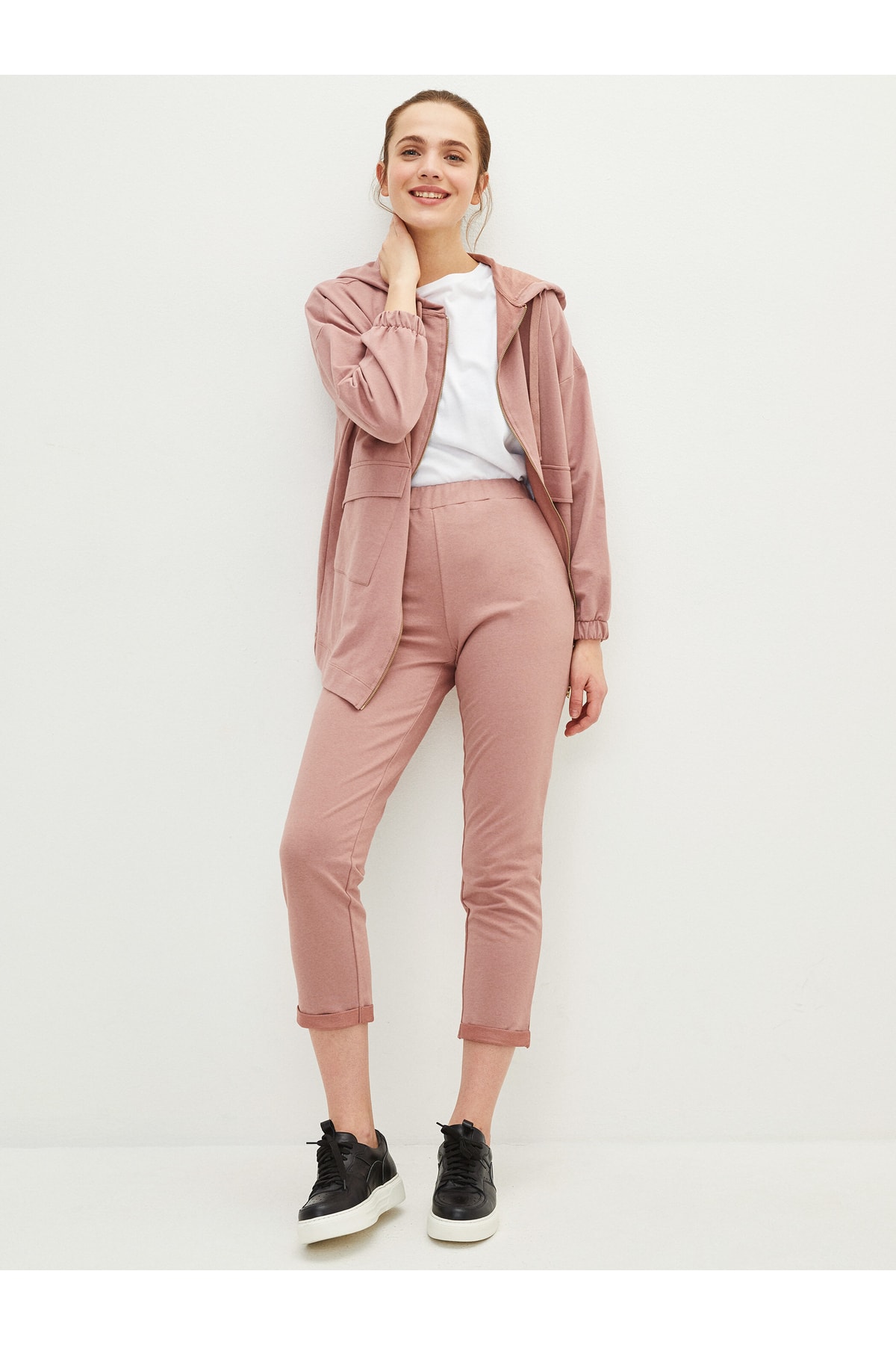 LC Waikiki Women's Elastic Waist, Straight Pocket Detail Women's Sweatpants.