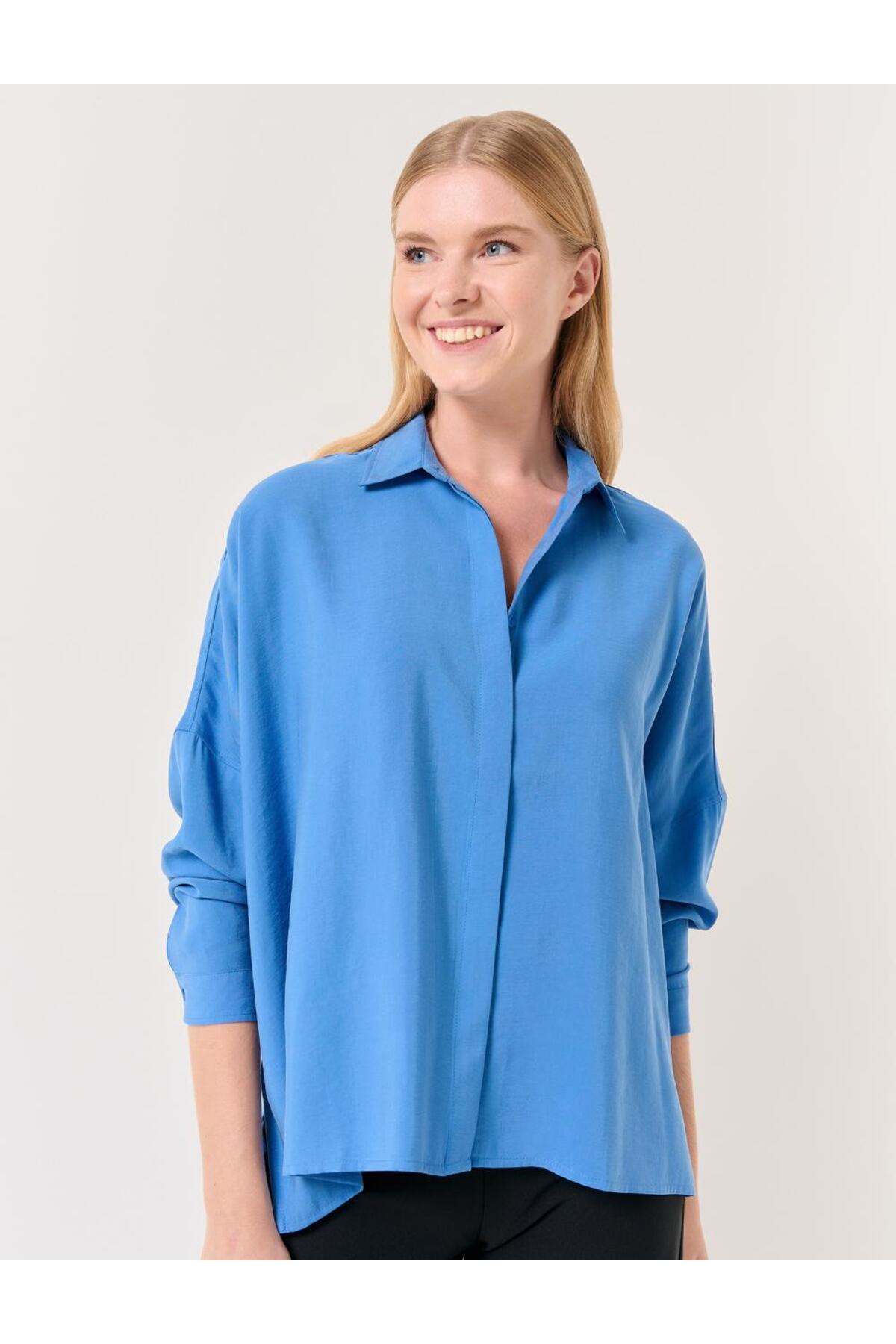 Jimmy Key Cobalt Loose Fit Shirt in a Woven Fabric with Low Back Long Sleeves.