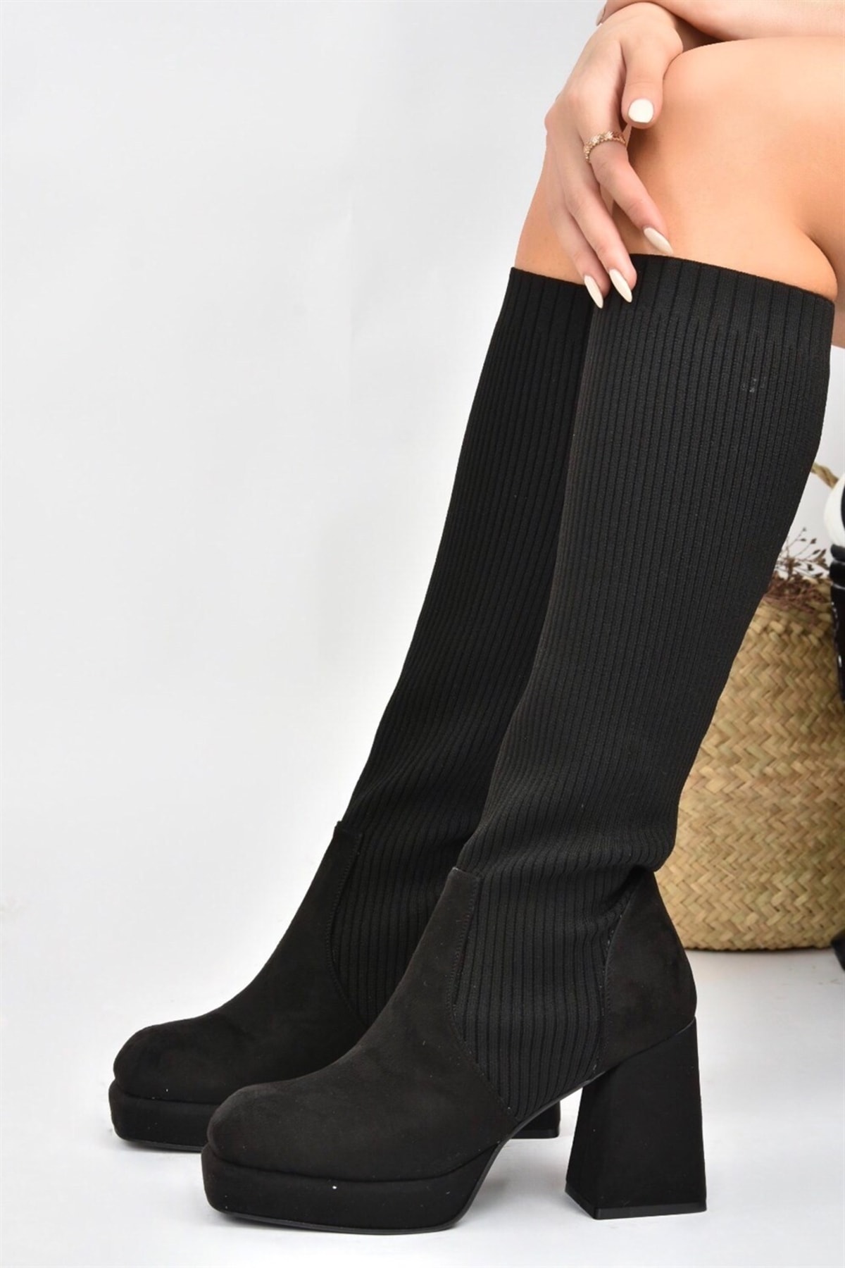 Levně Fox Shoes Women's Black Suede Platform Heeled Knitwear Boots