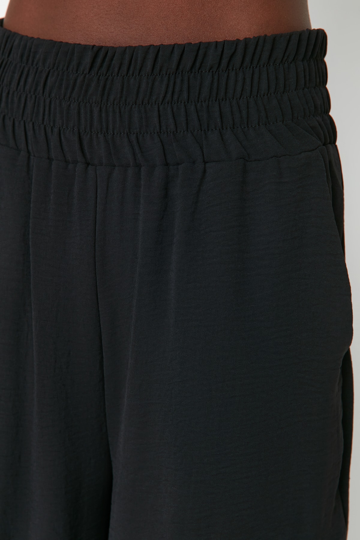 Pantaloni dama, Trendyol Wide