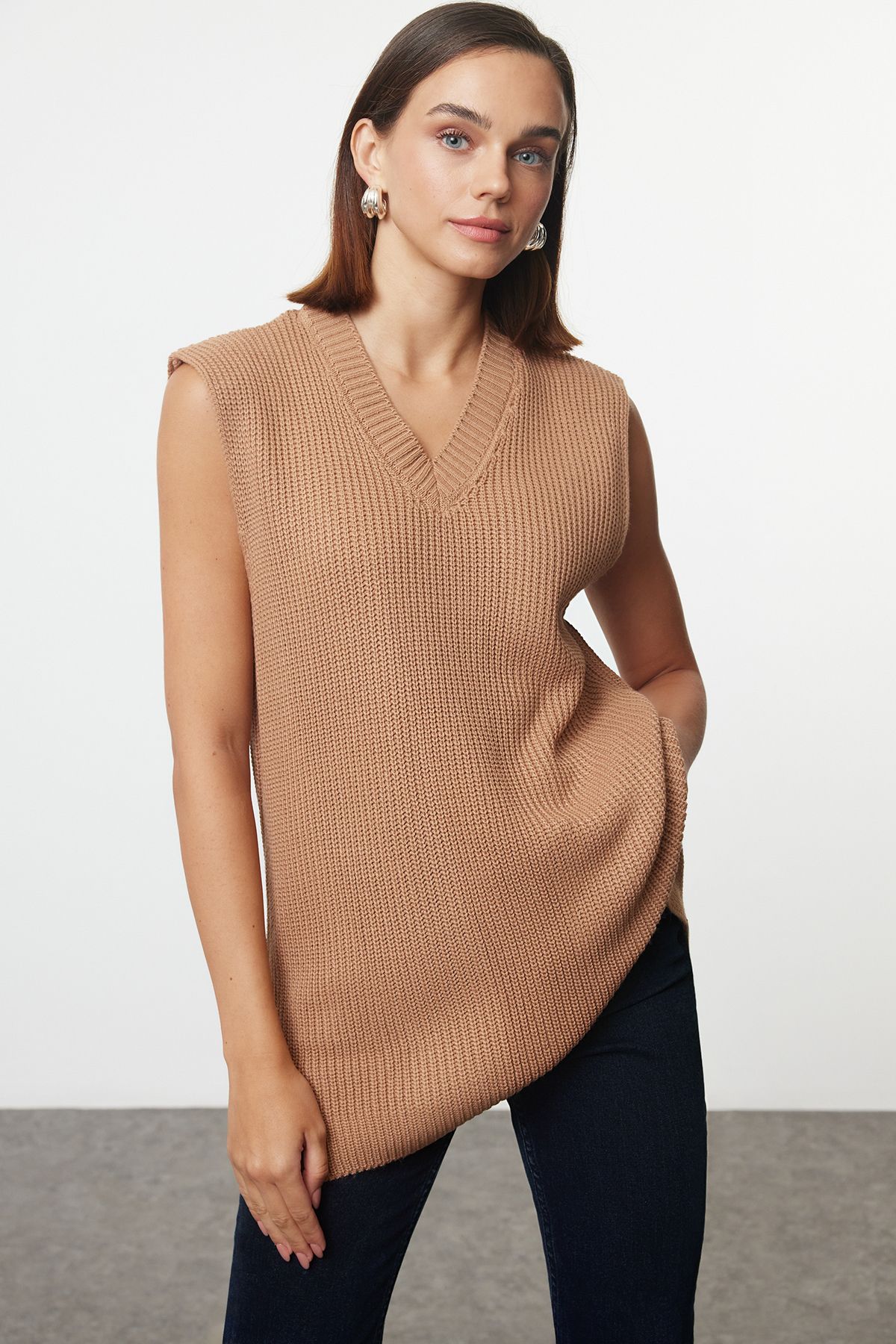Trendyol Camel Basic V-Neck Knitwear Sweater