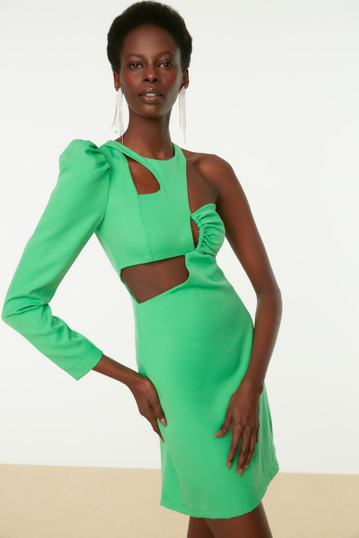 Rochie de seară elegantă Trendyol Green Fitted Woven Lined Lining cu detalii la fereastră/decupaj