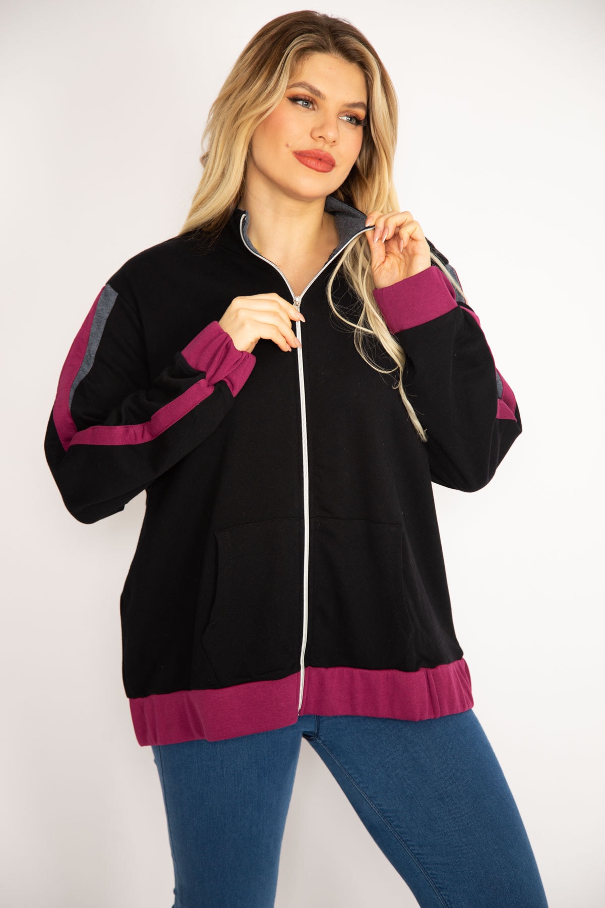 Levně Şans Women's Large Size Black Front Zipper Kangaroo Pocket Sweatshirt Coat