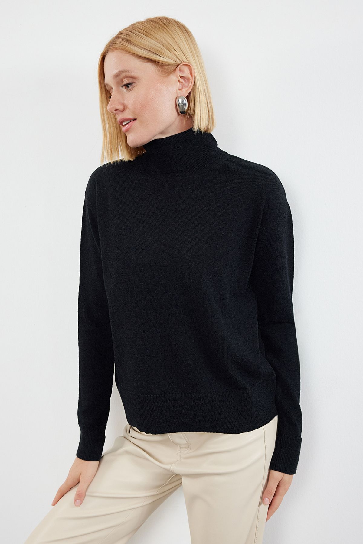 Trendyol Black Wool Turtleneck Knitwear Sweater