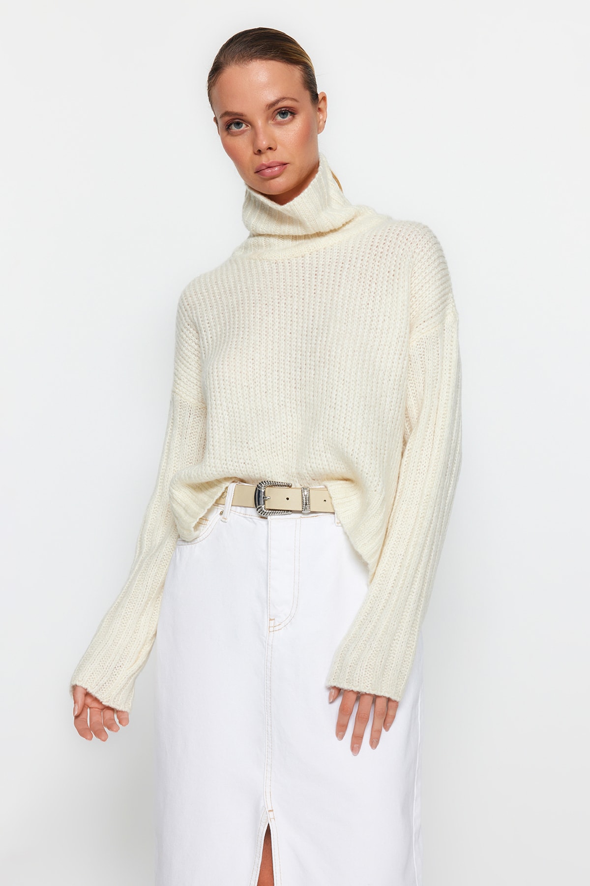 Trendyol Wide Fit Ecru Soft Textured Knitwear Sweater