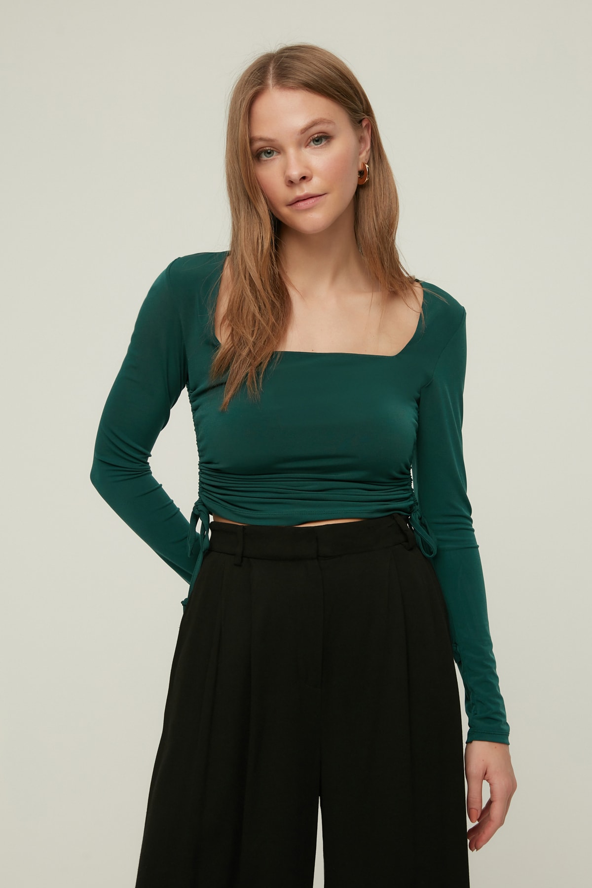 Trendyol Emerald Square Neckline Shirring Detail Fitted/Sleek Crop, Flexible Knitted Blouse