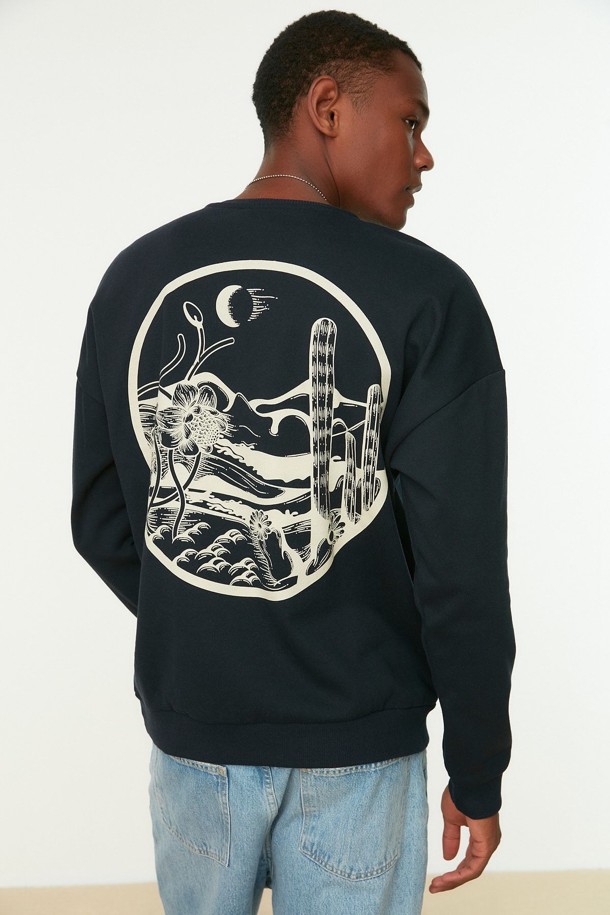 Trendyol Navy Blue Oversize/Wide Cut Tropical Back Printed Cotton Sweatshirt with Fleece Inside