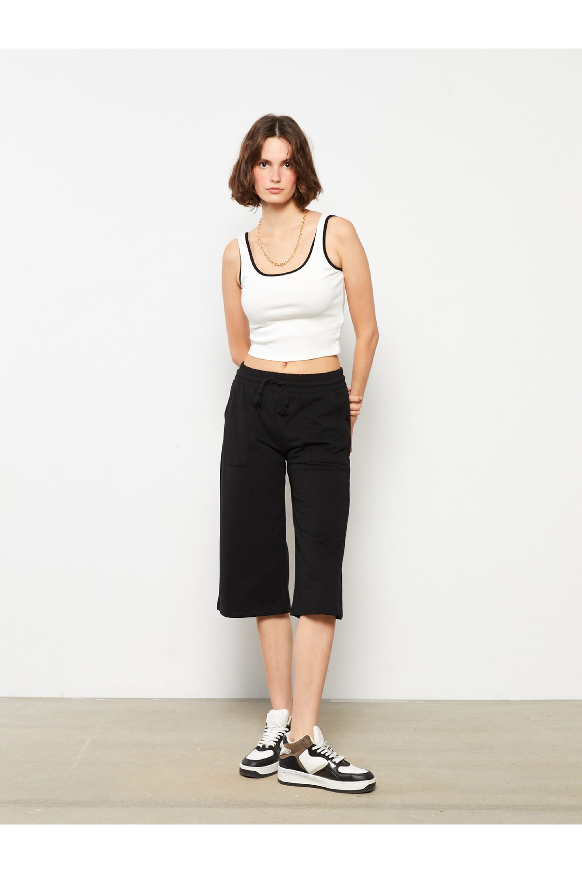LC Waikiki Women's Capri with Elastic Waist and Plain Pocket Detailed