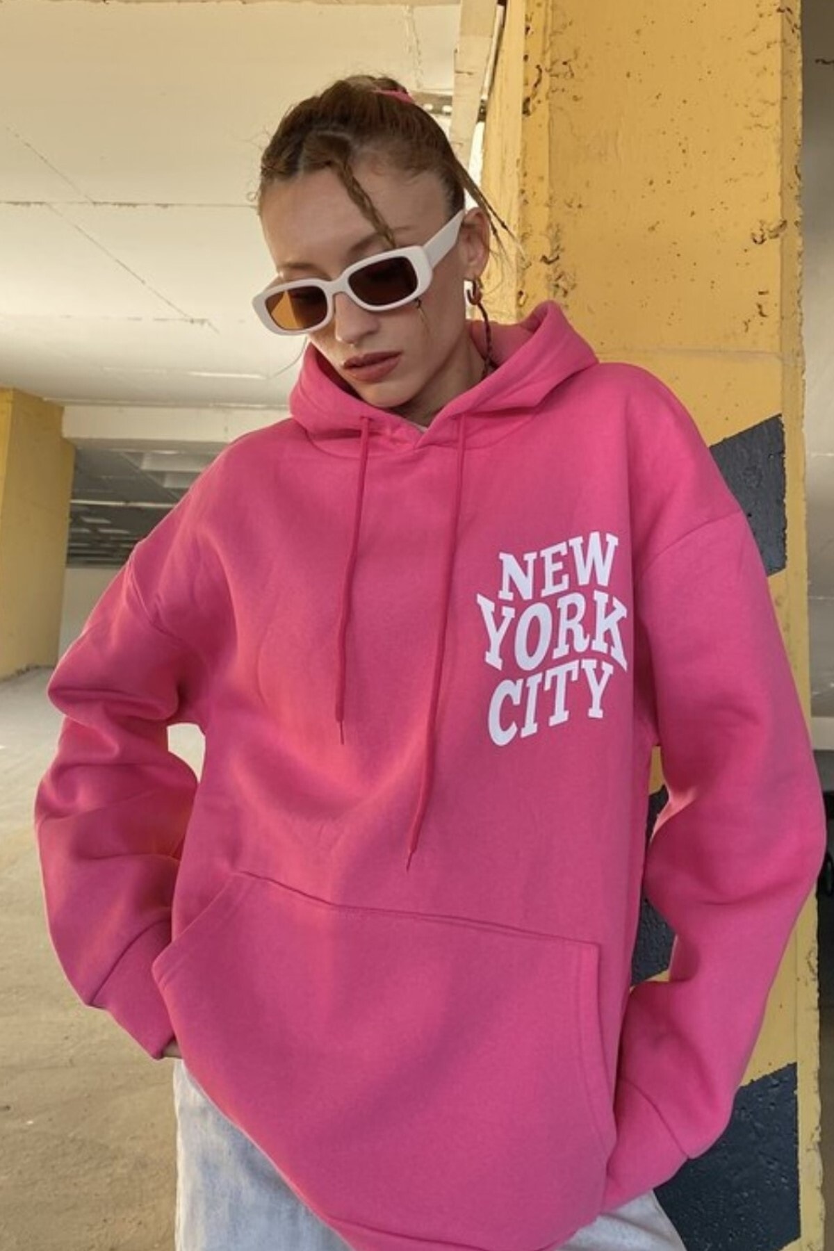 Levně MODAGEN Women's Pink New York City Printed Hoodie Oversized Sweatshirt.