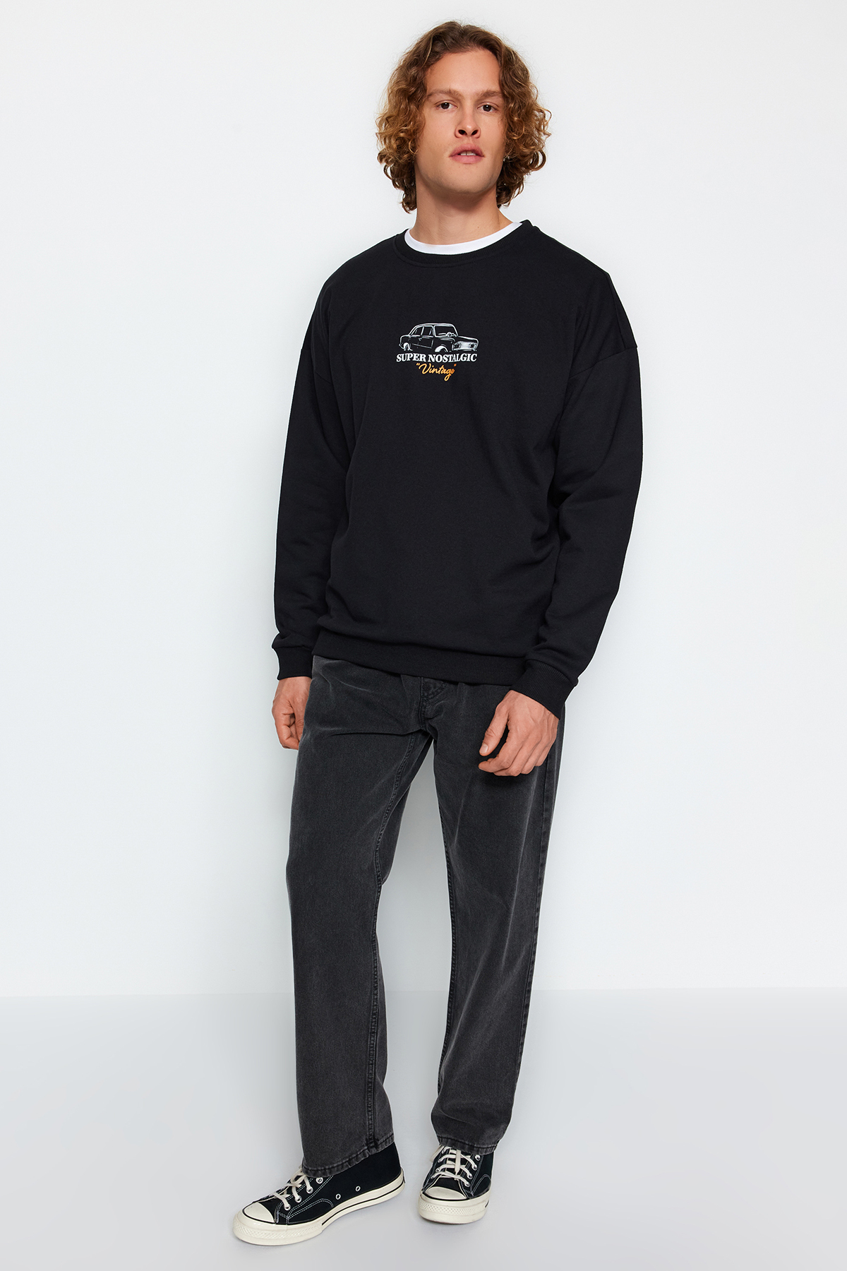 Levně Trendyol Black Oversize/Wide Cut Crew Neck Long Sleeve Car Print Sweatshirt
