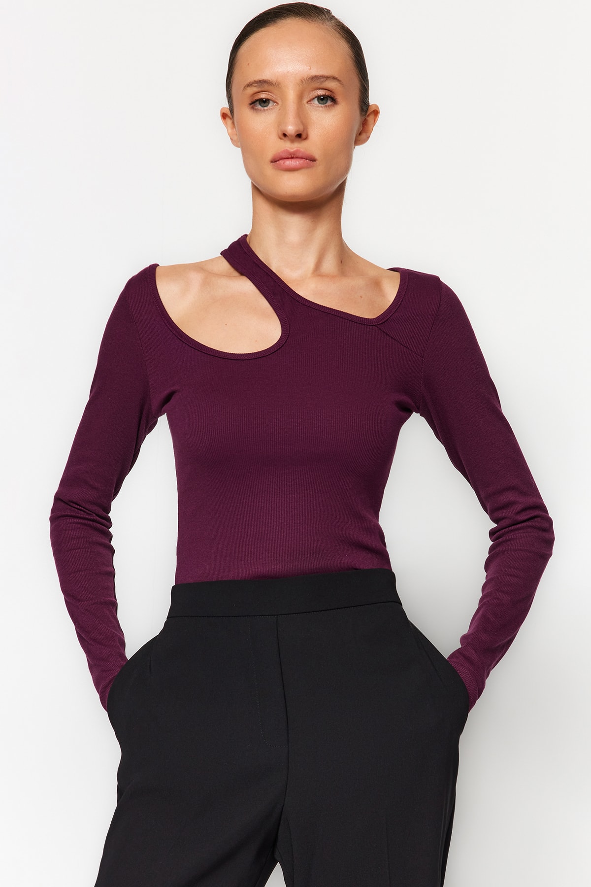 Levně Trendyol Damson Ribbed Cut Out/Window Detail Fitted/Sticky Cotton Stretch Knit Blouse