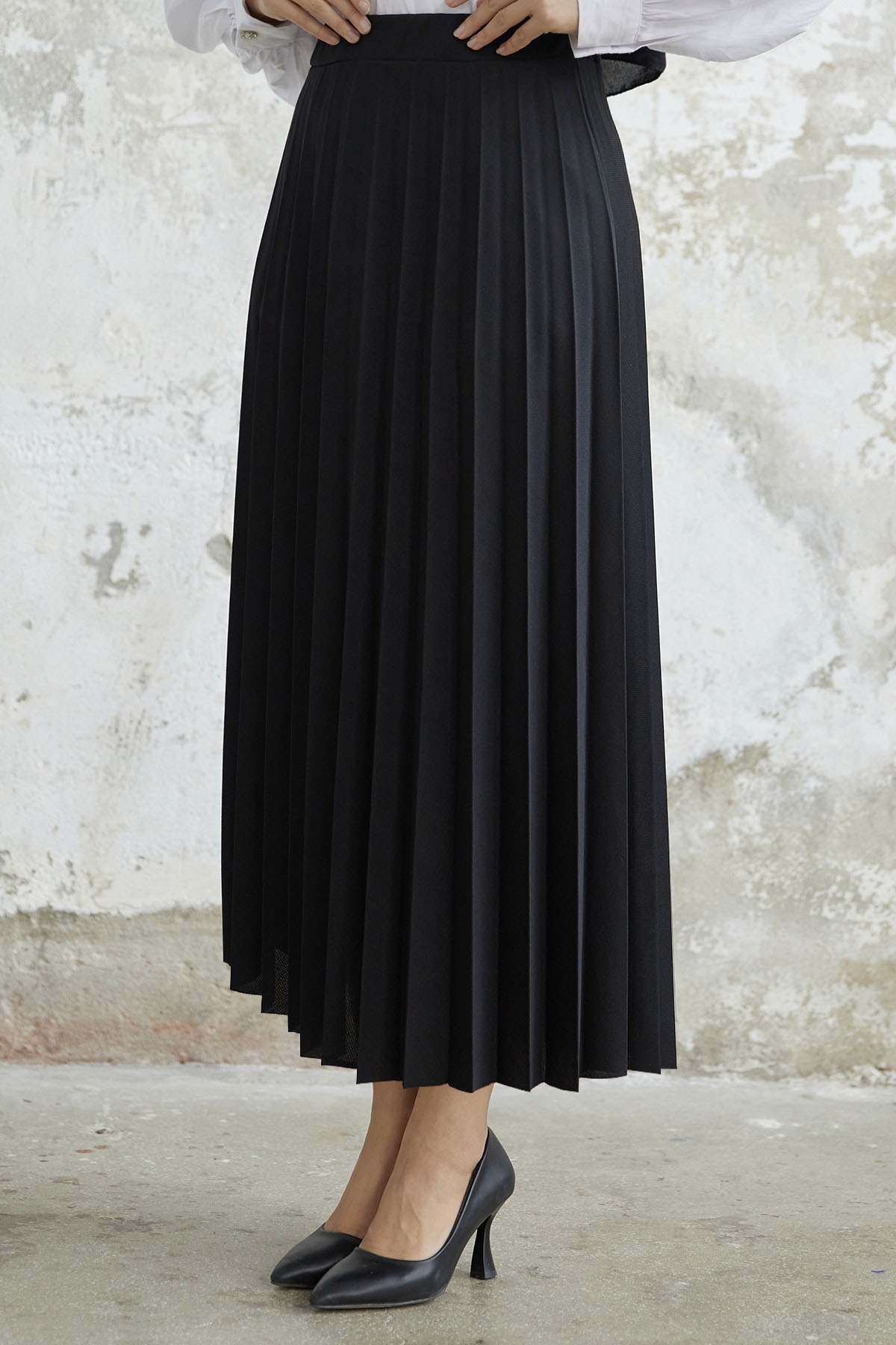 Levně InStyle Luisa Waist Elastic Pleated Skirt - Black
