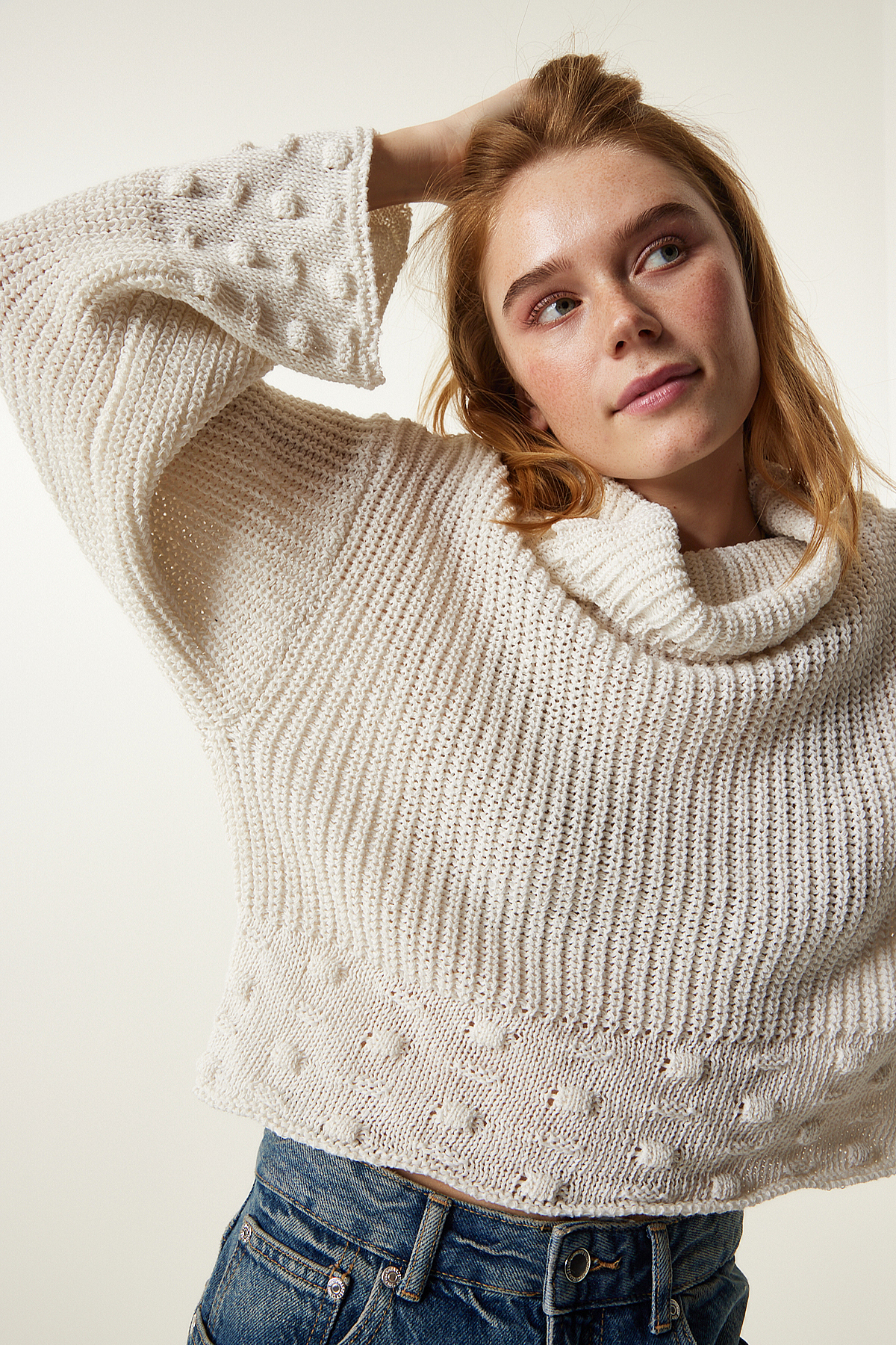 Levně Happiness İstanbul Women's Cream Turtleneck Textured Seasonal Knitwear Sweater