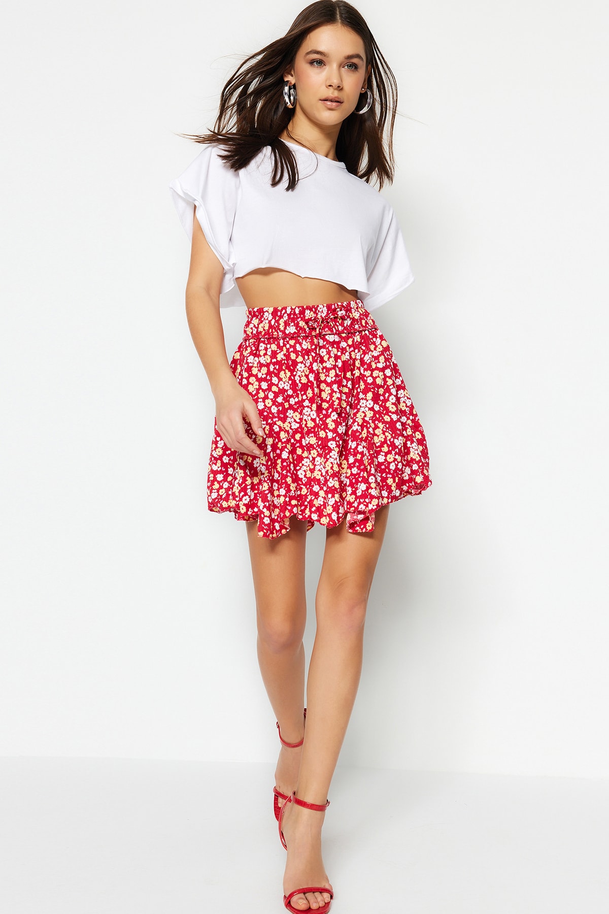 Levně Trendyol Pink Floral Patterned Skirt With Ruffles, Normal Waist, Mini Crepe Knitted Skirt