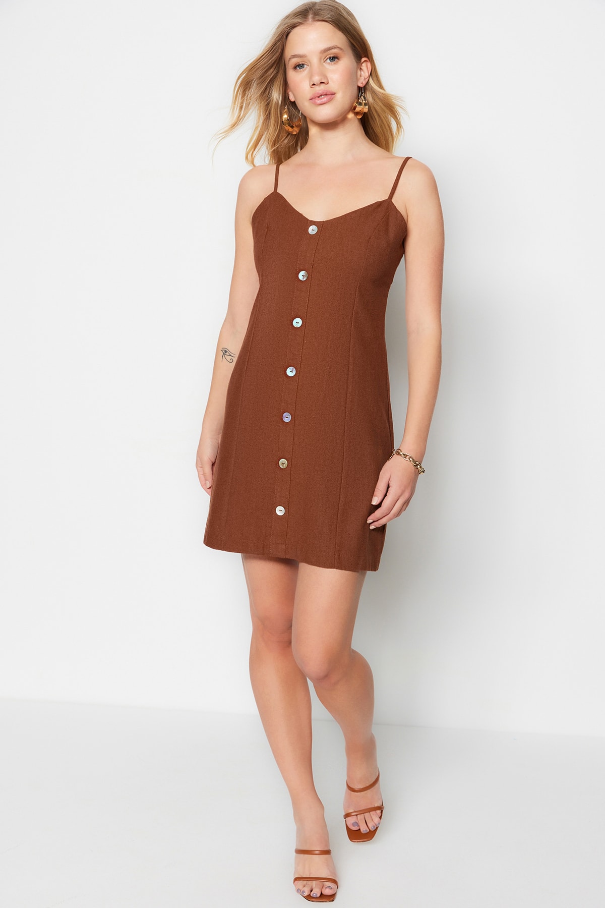 Levně Trendyol Brown Petite A-Line Super Mini Woven Woven Dress