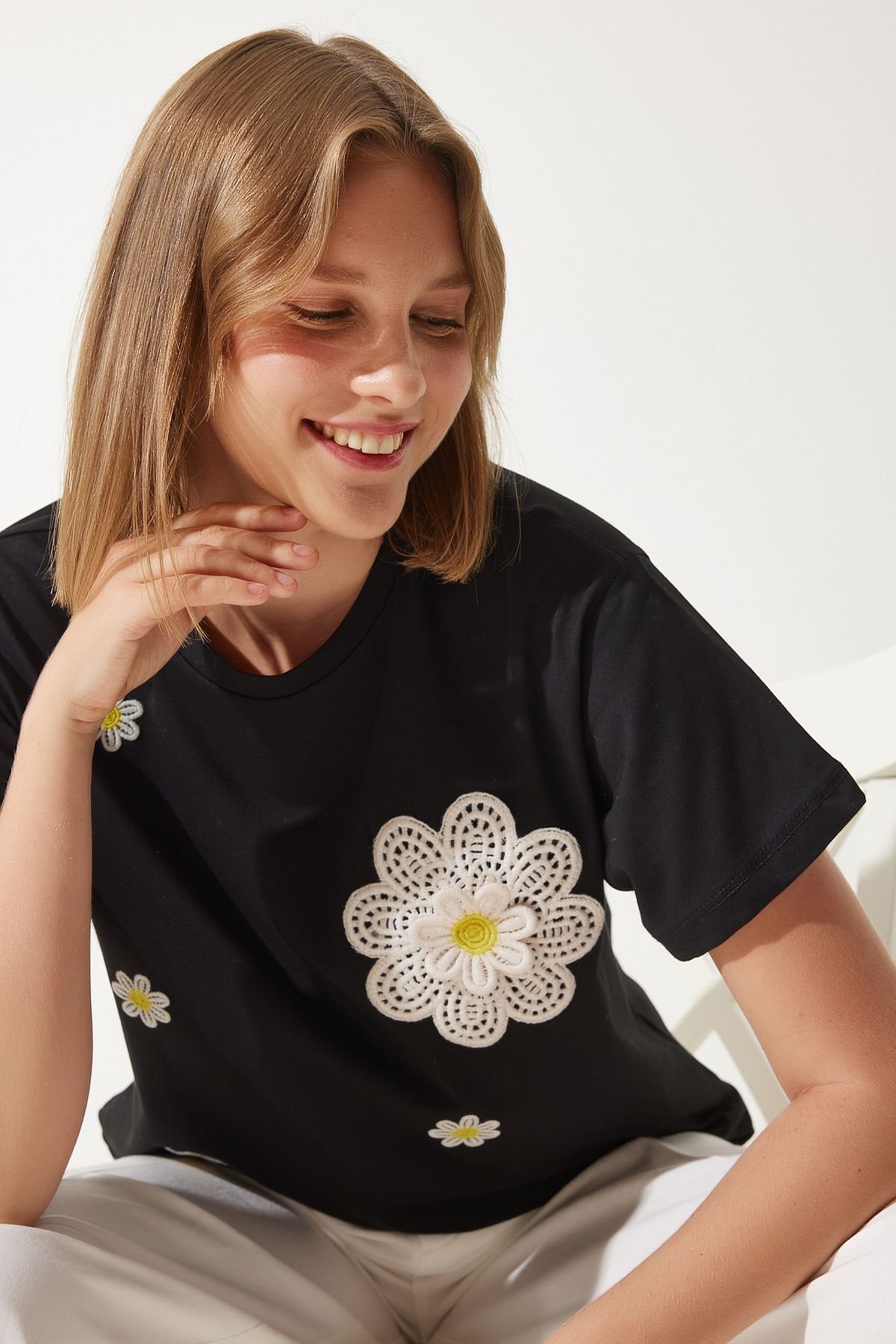 Happiness İstanbul Women's Black Flower Detailed 100% Cotton Knitted T-Shirt