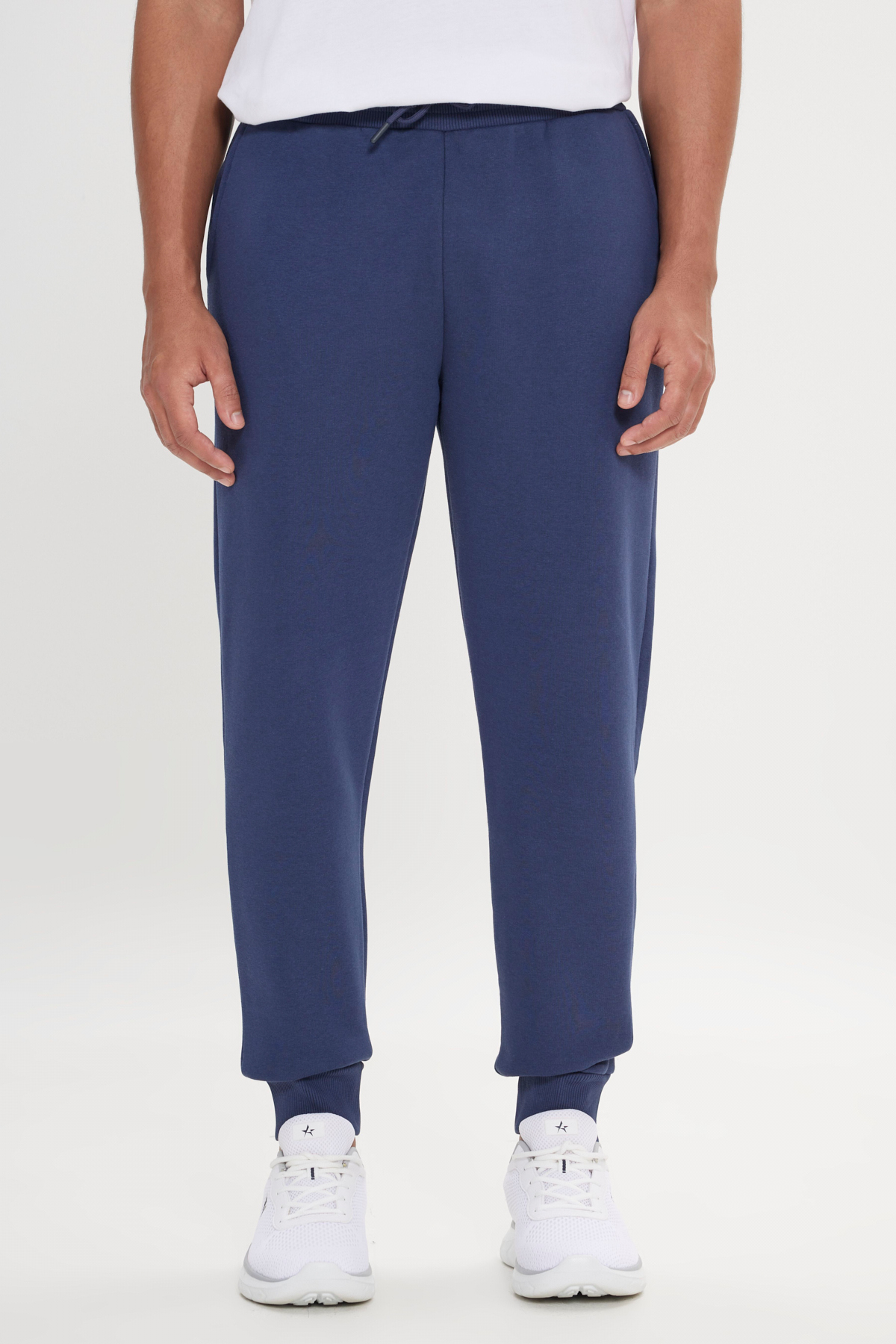 Levně AC&Co / Altınyıldız Classics Men's Navy Blue Standard Fit Normal Cut 3 Thread Yarn Inner Fleece Cotton Comfortable Sweatpants.
